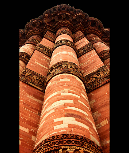 Qutb Minar in Delhi - Eine wahre Oase in der Großstadt